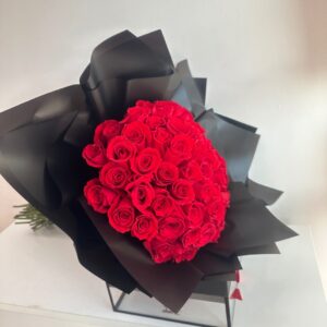 Bouquets Floral por Aniversario, flores rojas por amor, Rosas near me