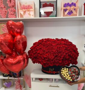 Send 300 Roses Box For Love Send 300 Flower Arrangements for Her, The Flowers Red Bouquets are the Romantic Moments for Celebrated with Natural Flowers In Miami fl. Send Flowers Arrangements Delivery in Doral fl.
