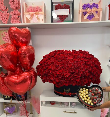 Send 300 Roses Box For Love Send 300 Flower Arrangements for Her, The Flowers Red Bouquets are the Romantic Moments for Celebrated with Natural Flowers In Miami fl. Send Flowers Arrangements Delivery in Doral fl.