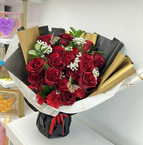 rose arrangement, bouquet the roses, arreglo de rosas #flower #arrangements #floral