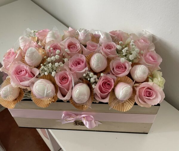 Davinia Pink Rosas con Fresas y Chocolates frutidetails.com