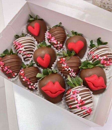 Send For Love Dozen Box Chocolate Strawberries Each Strawberries Kiss Box comes with 12 carefully decorated strawberries with red heart and kiss sprinkles, making them perfect for gifting. Additionally, their convenient Same Day Delivery service in Miami, Kendall, Homestead, and Broward County allows .