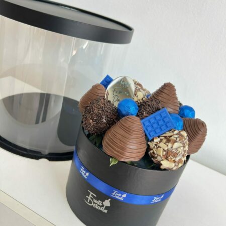 Send Chocolate Covered Strawberries - Connor blue Special Chocolate Covered Strawberries for Him in Miami, Send Chocolate Covered For birthday, Get your Chocolate Covered Gift for Happy Birthday Near Me For Anniversary. Ingredient: Chocolate covered blue and brown contiens: almond ( please chect alergys for almond)