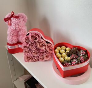 Amor Especial Osito con Rosas Fresas y Chocolates frutidetails.com